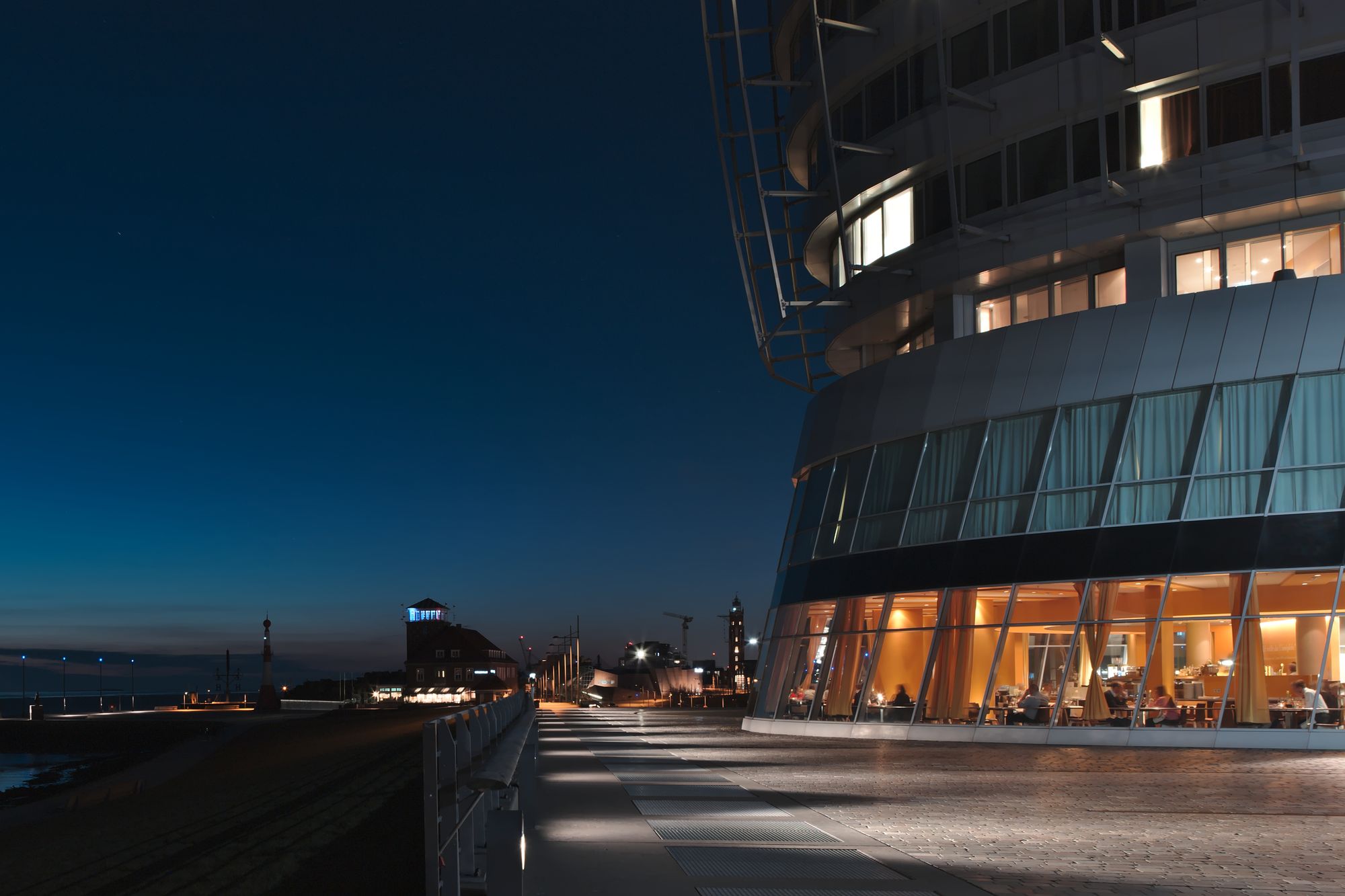 Atlantic Hotel Sail City Blaue Stunde